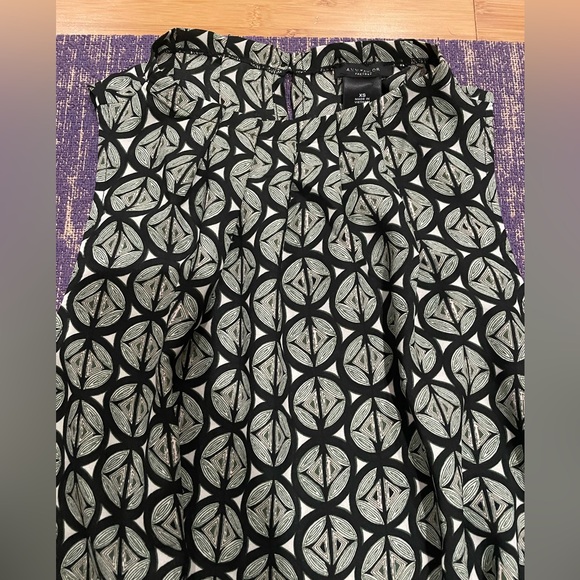 Ann Taylor geometric print top - XS - Picture 2 of 7
